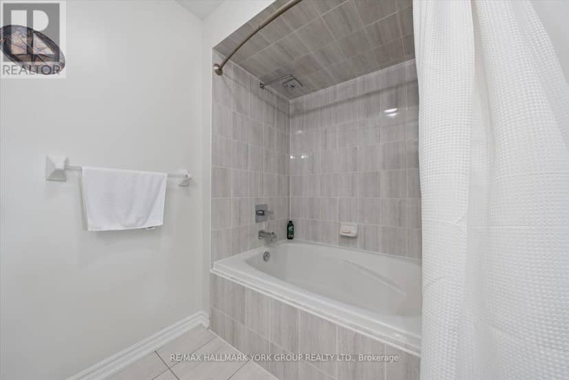 203 - 3905 Major Mackenzie Drive — photo 16 of 23