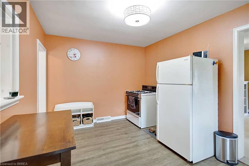 303 DALHOUSIE Street — photo 10 of 37