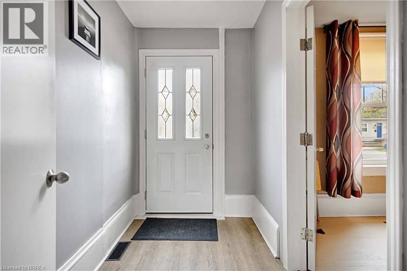 303 DALHOUSIE Street — photo 4 of 37