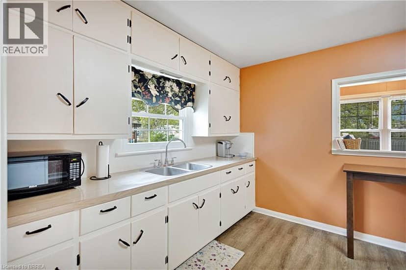 303 DALHOUSIE Street — photo 8 of 37