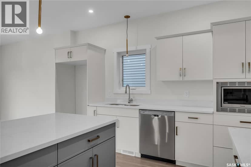 207 Amisk WAY — photo 11 of 40