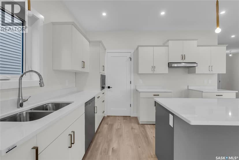 207 Amisk WAY — photo 9 of 40