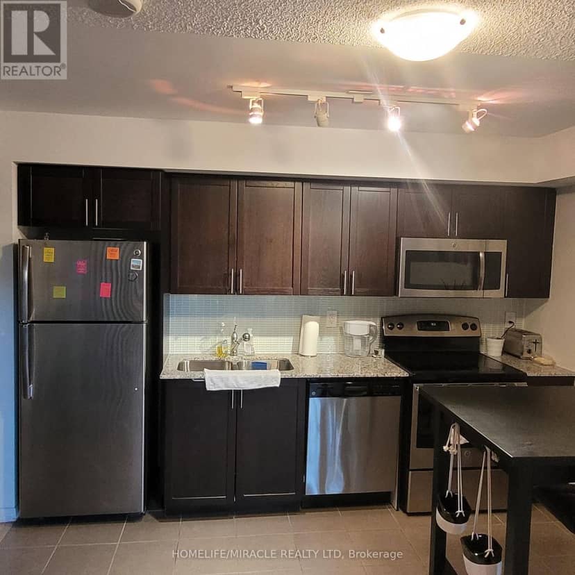529 - 830 Lawrence Avenue W — photo 1 of 20