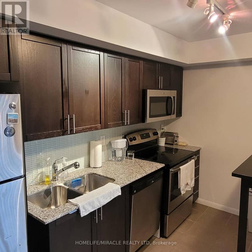 529 - 830 Lawrence Avenue W — photo 7 of 20
