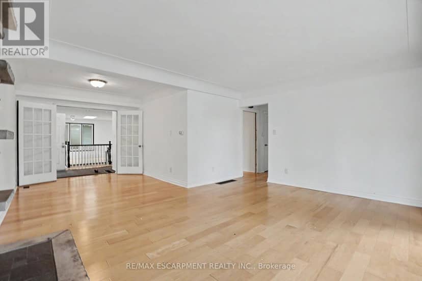 100 Hardale Crescent — photo 10 of 36