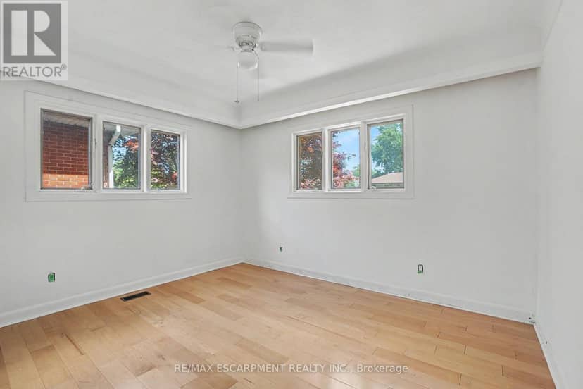 100 Hardale Crescent — photo 16 of 36