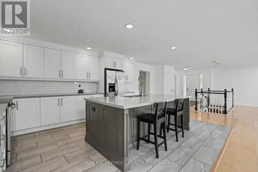 100 Hardale Crescent — photo 4 of 36