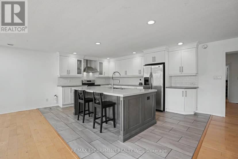 100 Hardale Crescent — photo 6 of 36
