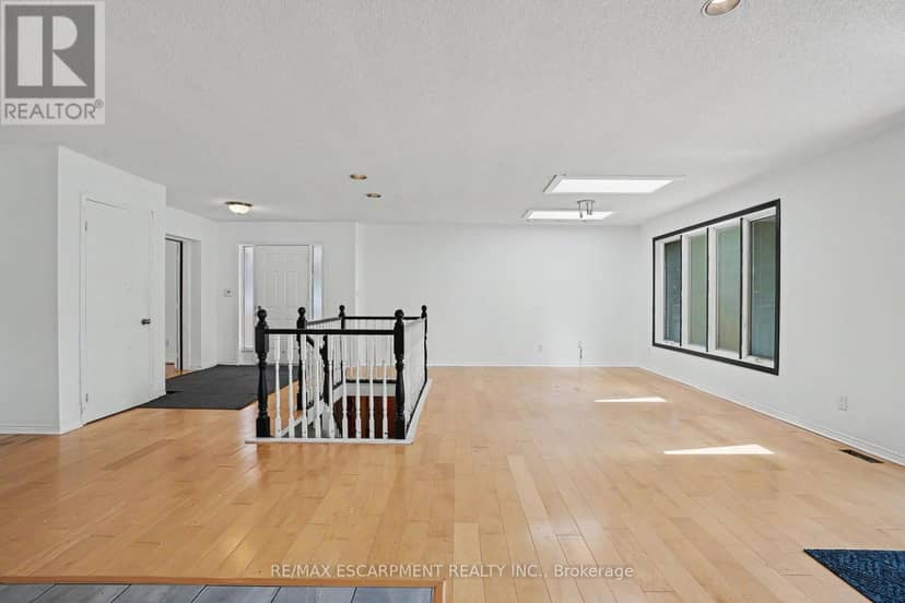 100 Hardale Crescent — photo 8 of 36
