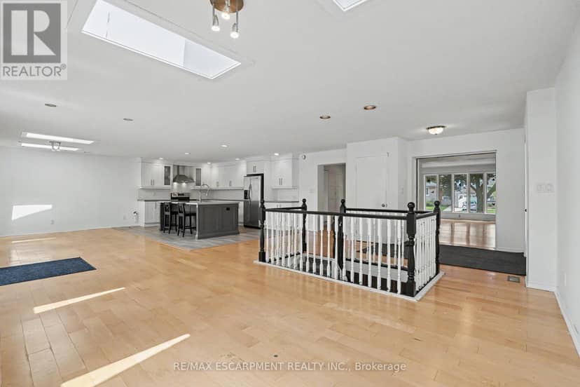 100 Hardale Crescent — photo 9 of 36
