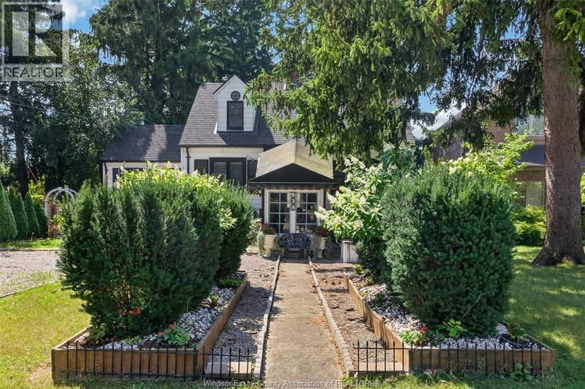 935 Bartlet — photo 4 of 40