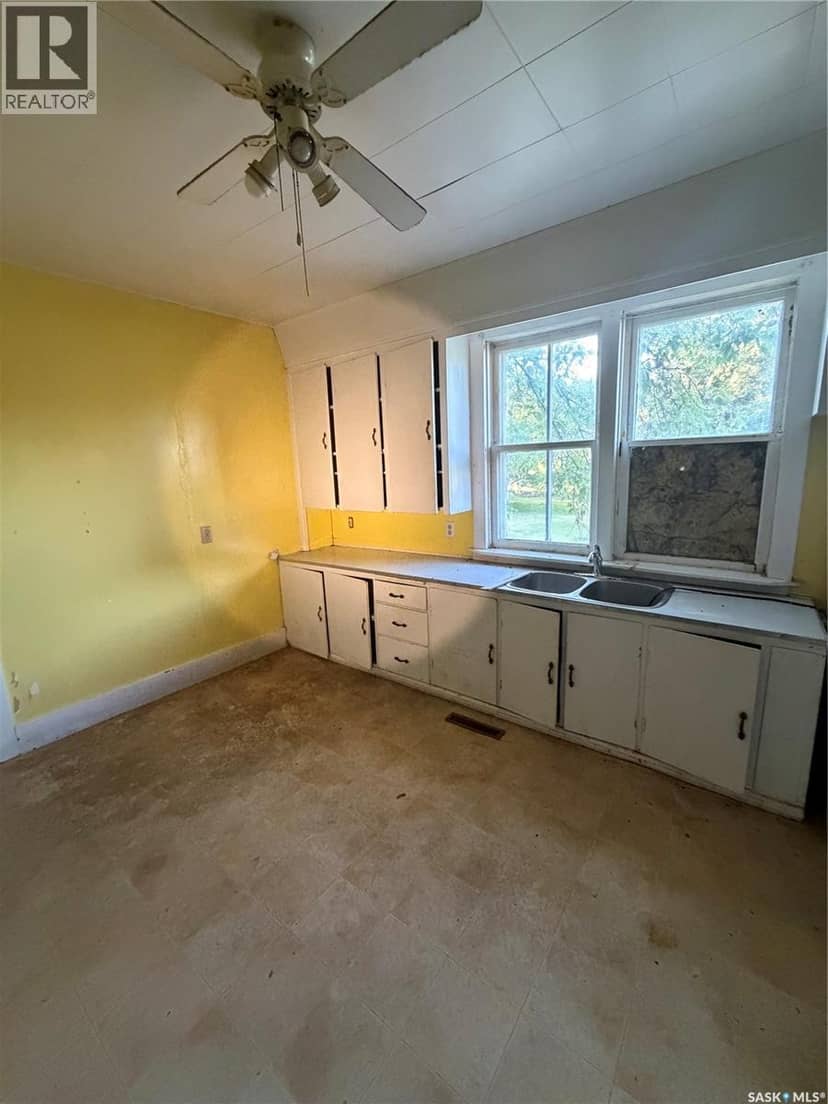 301 Elizabeth STREET — photo 10 of 13
