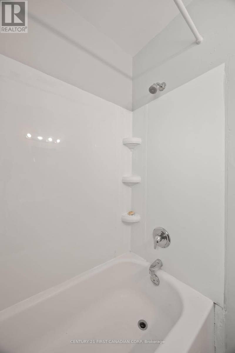 664 Cheapside Street, London East, photo 3