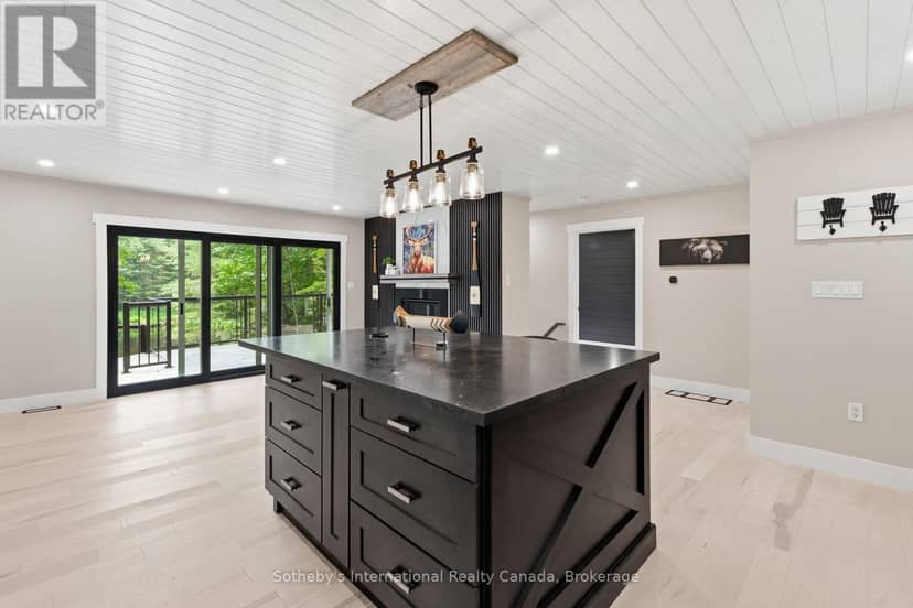1023 Strachan Point Road, Muskoka Lakes, photo 3