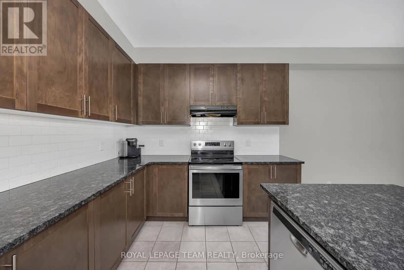 3209 Harvester Crescent — photo 11 of 40