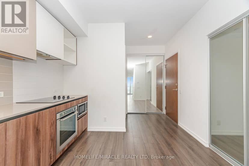 3907 - 7890 Jane Street — photo 10 of 40