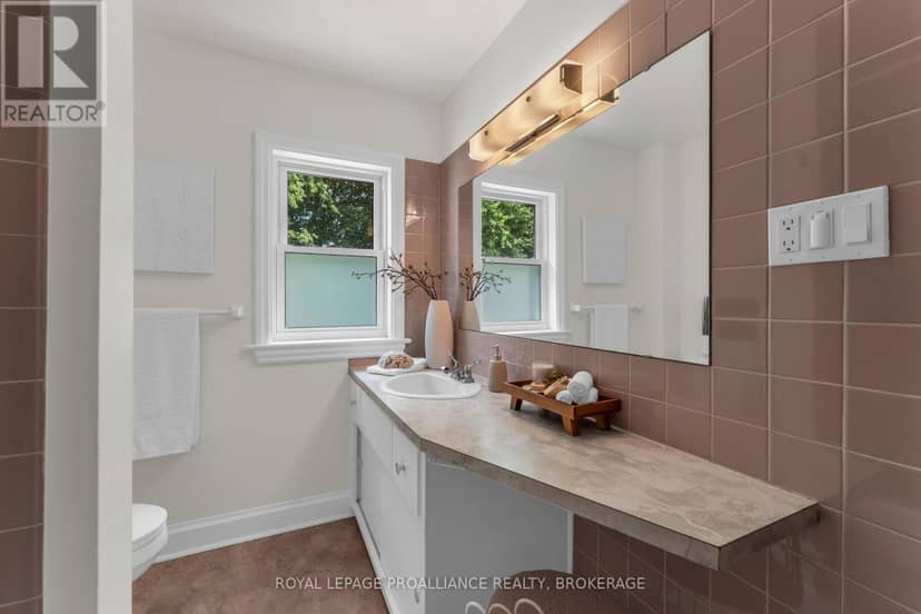 201 Willingdon Avenue — photo 21 of 40