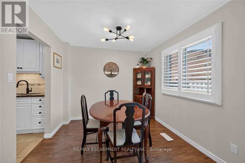 56 - 30 Regent Avenue — photo 12 of 40