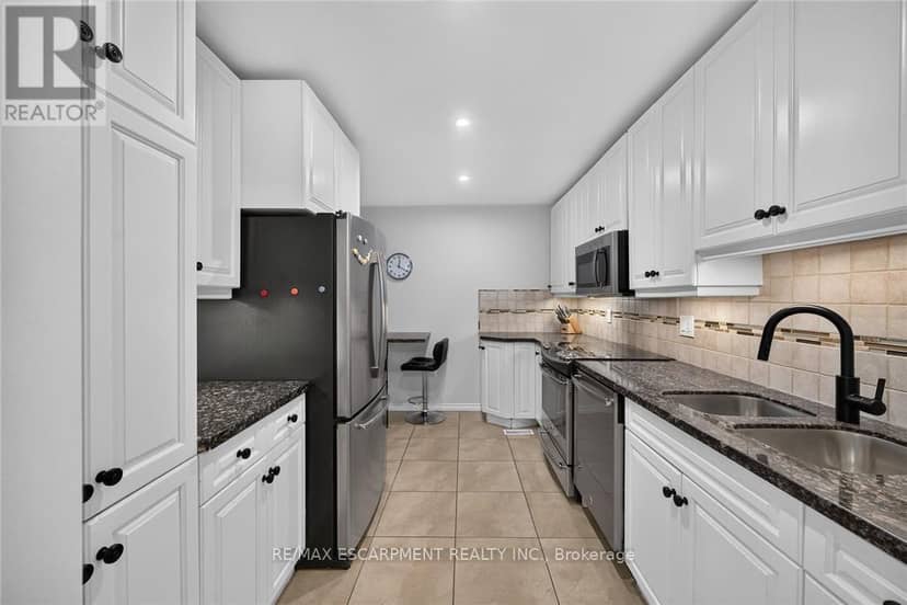 56 - 30 Regent Avenue — photo 15 of 40