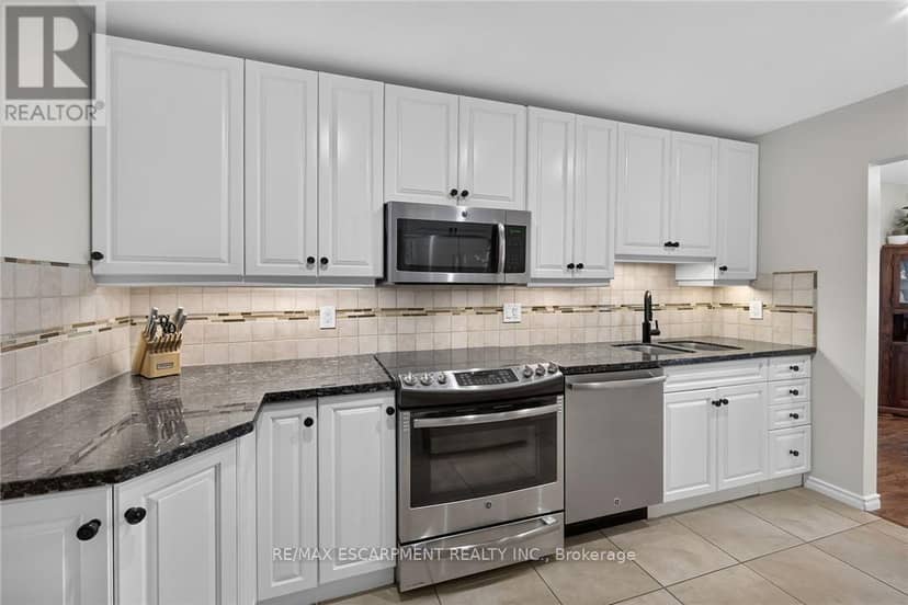 56 - 30 Regent Avenue — photo 18 of 40
