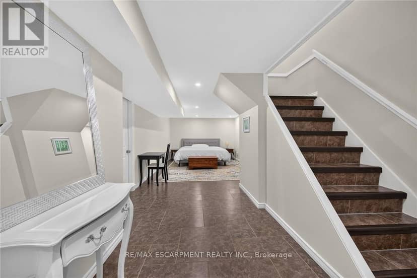 56 - 30 Regent Avenue — photo 34 of 40