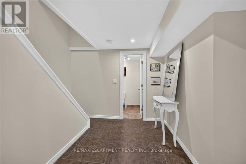 56 - 30 Regent Avenue — photo 37 of 40