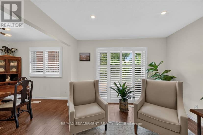 56 - 30 Regent Avenue — photo 9 of 40