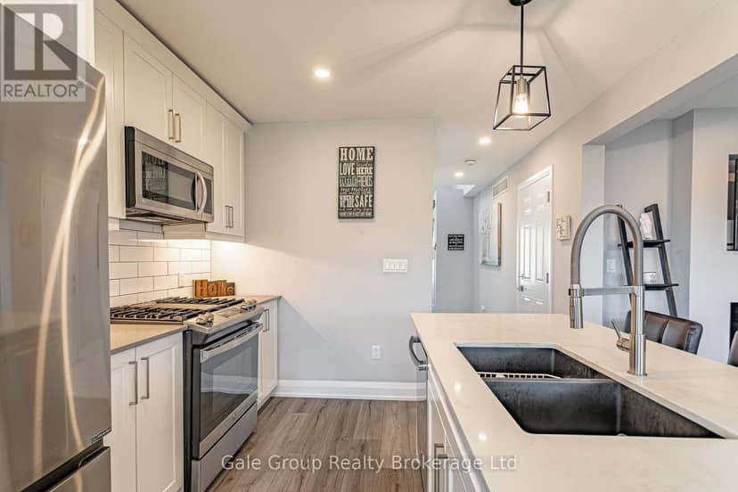 38 Amber Street — photo 10 of 40
