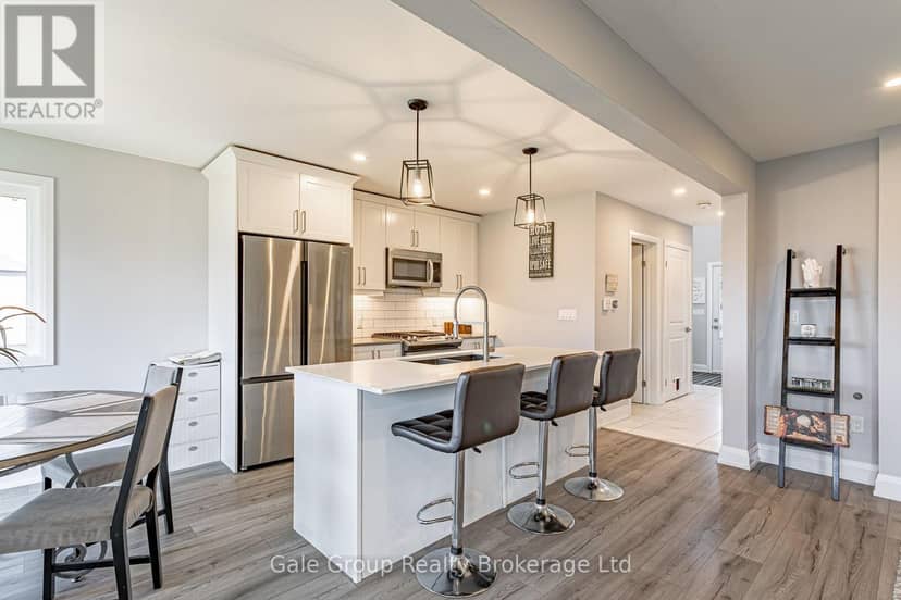38 Amber Street — photo 11 of 40