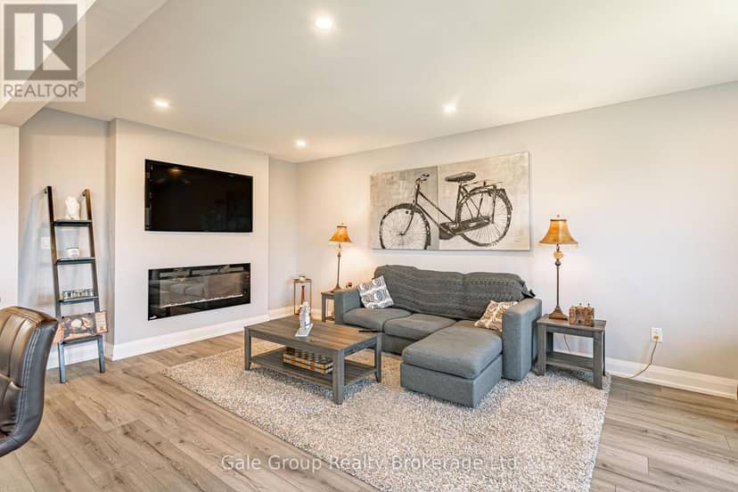 38 Amber Street — photo 17 of 40