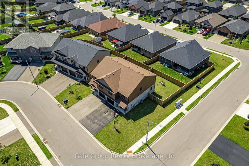 38 Amber Street — photo 2 of 40