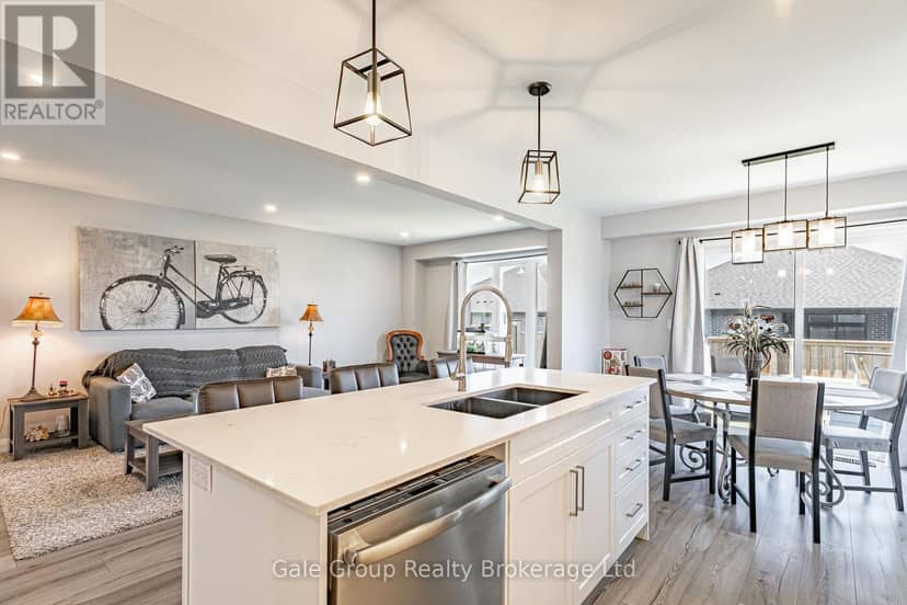 38 Amber Street — photo 9 of 40