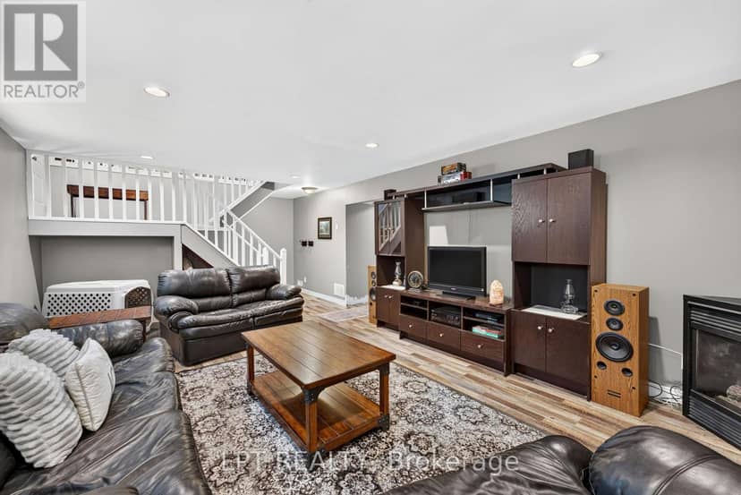 7806 Alfred Crescent — photo 33 of 40