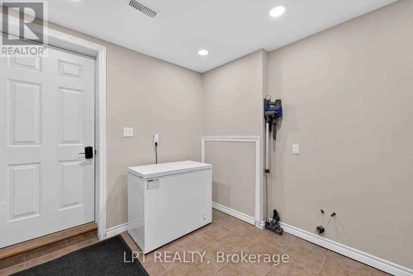 7806 Alfred Crescent — photo 35 of 40