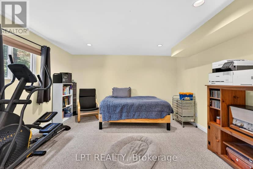 7806 Alfred Crescent — photo 38 of 40