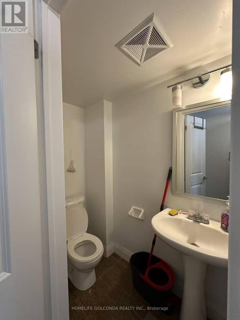 132 - 322 John Street — photo 5 of 8