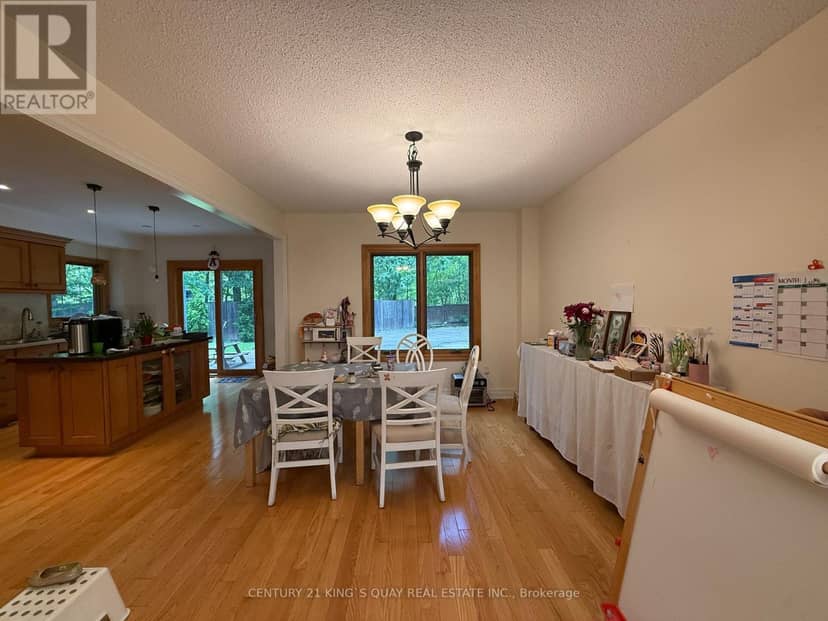 412 Freeman Crescent — photo 7 of 31