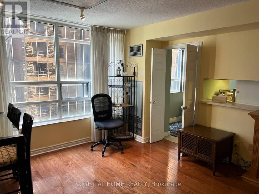 705 - 71 Simcoe Street — photo 4 of 14