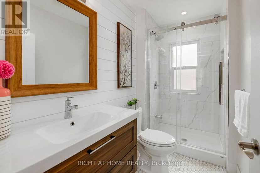 1379-1381 Pierre Avenue — photo 16 of 35
