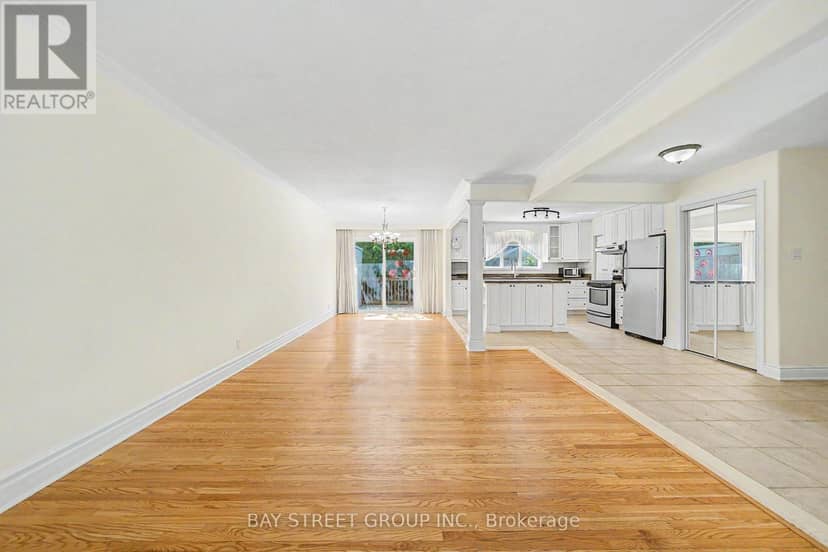 32 Alanadale Avenue — photo 11 of 40