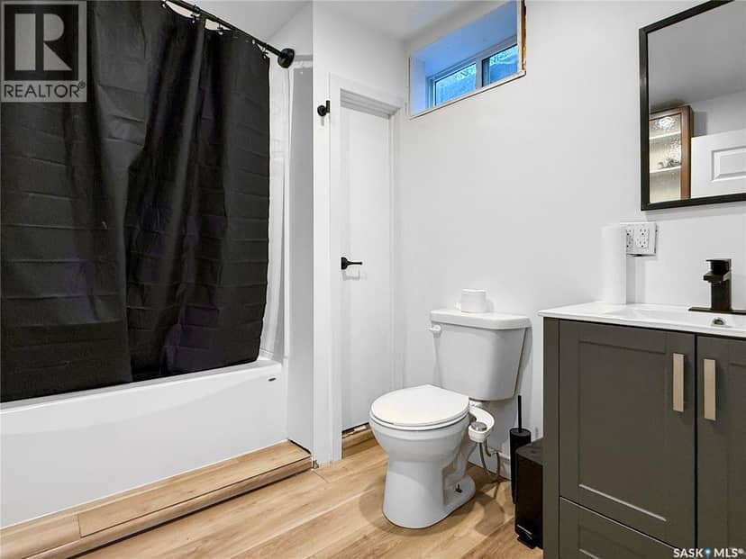 161 5th AVENUE NE — photo 13 of 29