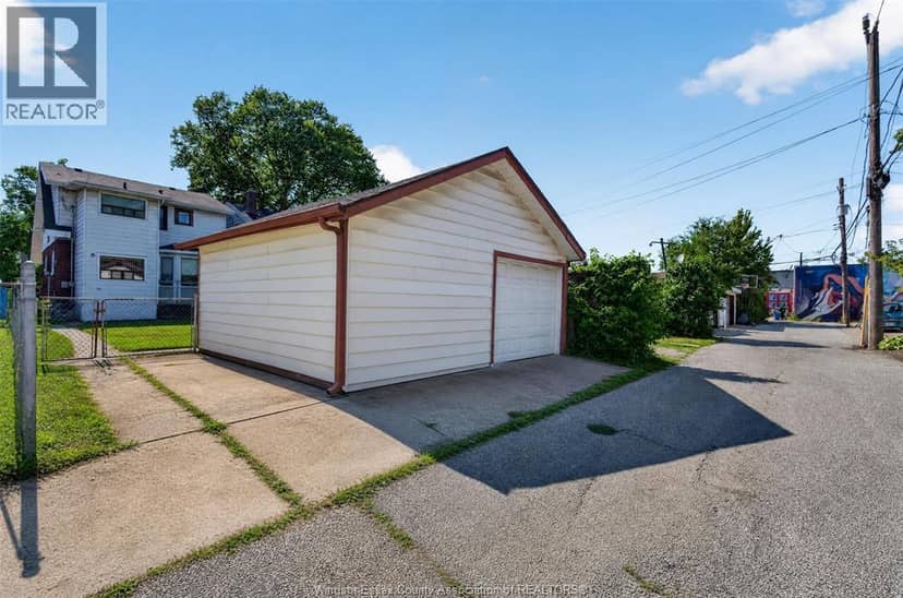 1342 Hall AVENUE — photo 37 of 39