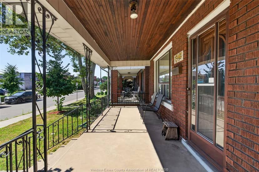 1342 Hall AVENUE — photo 4 of 39