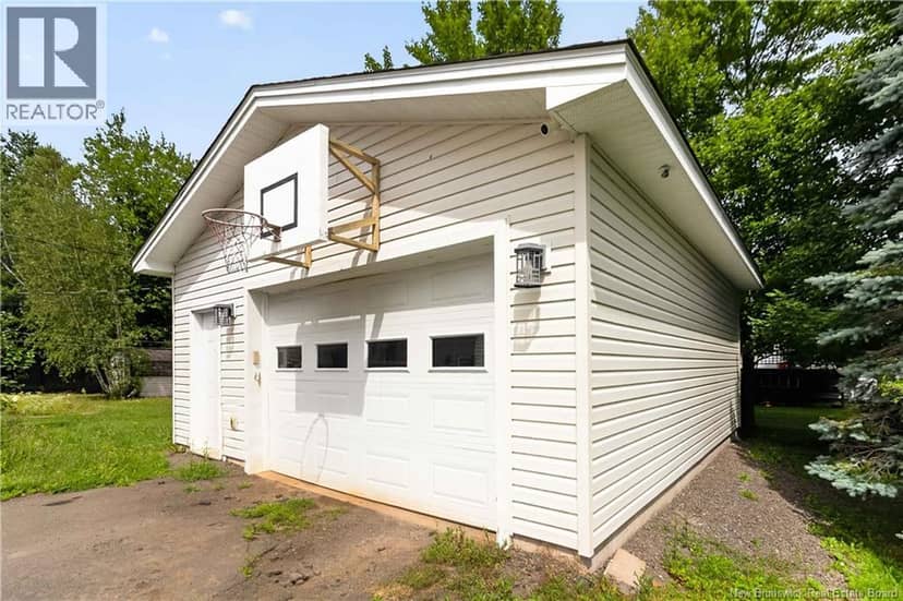 49 Goldsboro Avenue — photo 4 of 40