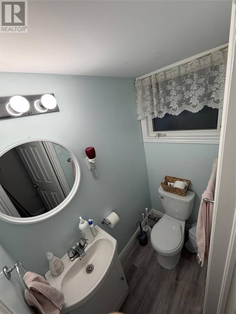 8 Banting Avenue — photo 10 of 19