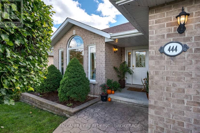 444 Bridge Street W — photo 2 of 40
