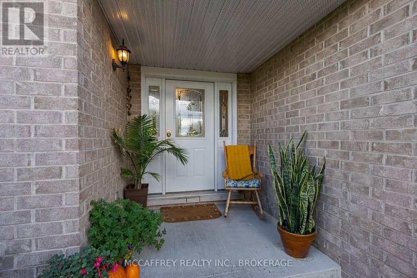 444 Bridge Street W — photo 4 of 40
