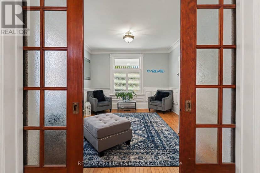 100 Elmsley Street N — photo 11 of 40
