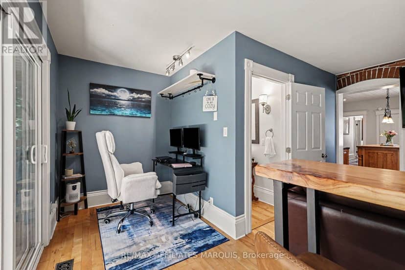 100 Elmsley Street N — photo 23 of 40