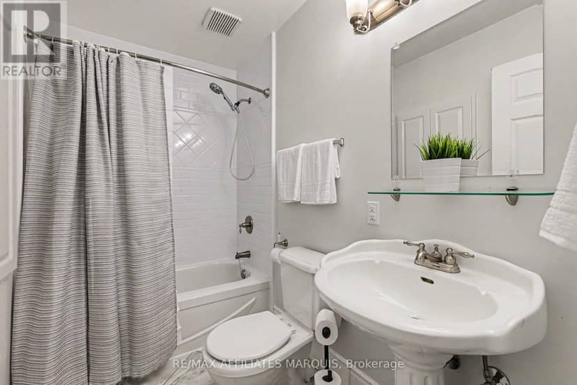 100 Elmsley Street N — photo 27 of 40
